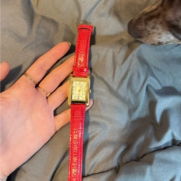 Vintage Gold and Red Women's Watch - Picture 3 of 4
